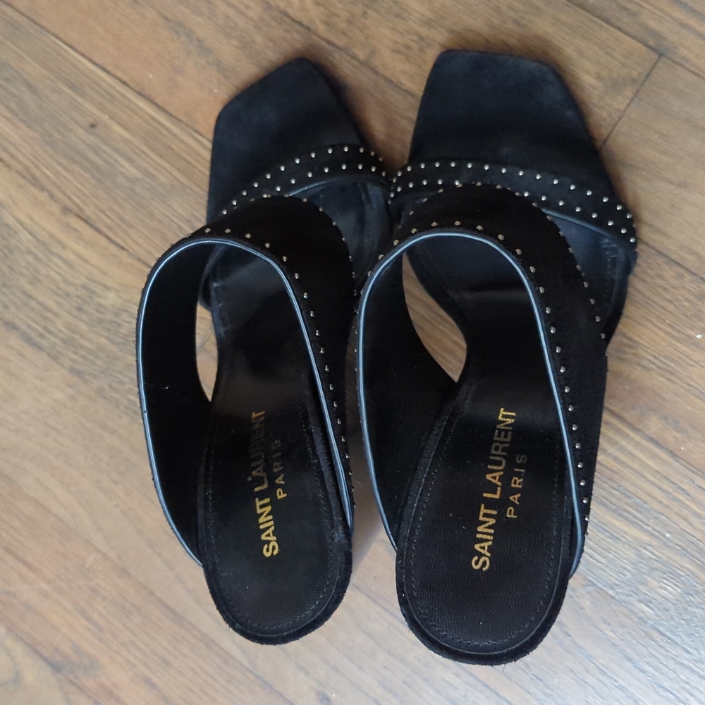 Shoe - Picture 2 of 5